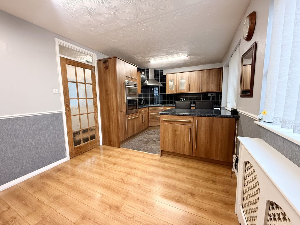 Property photo 2 of 14 Photo 16