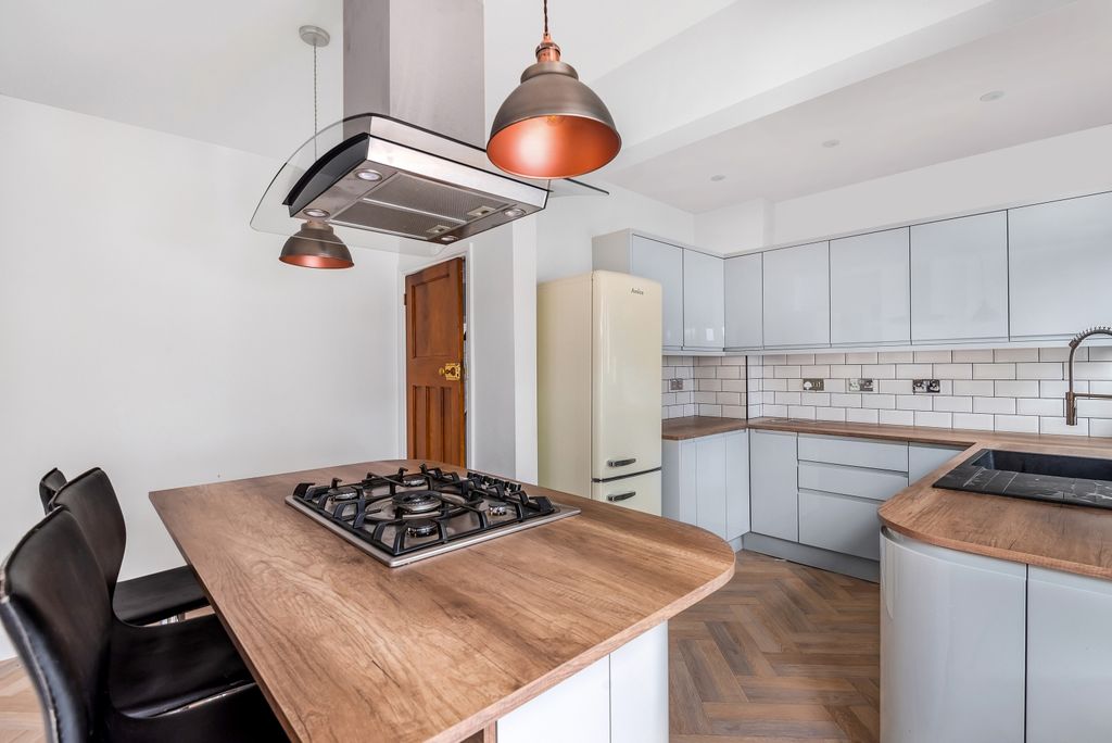 Property photo 2 of 20 692278 (4)