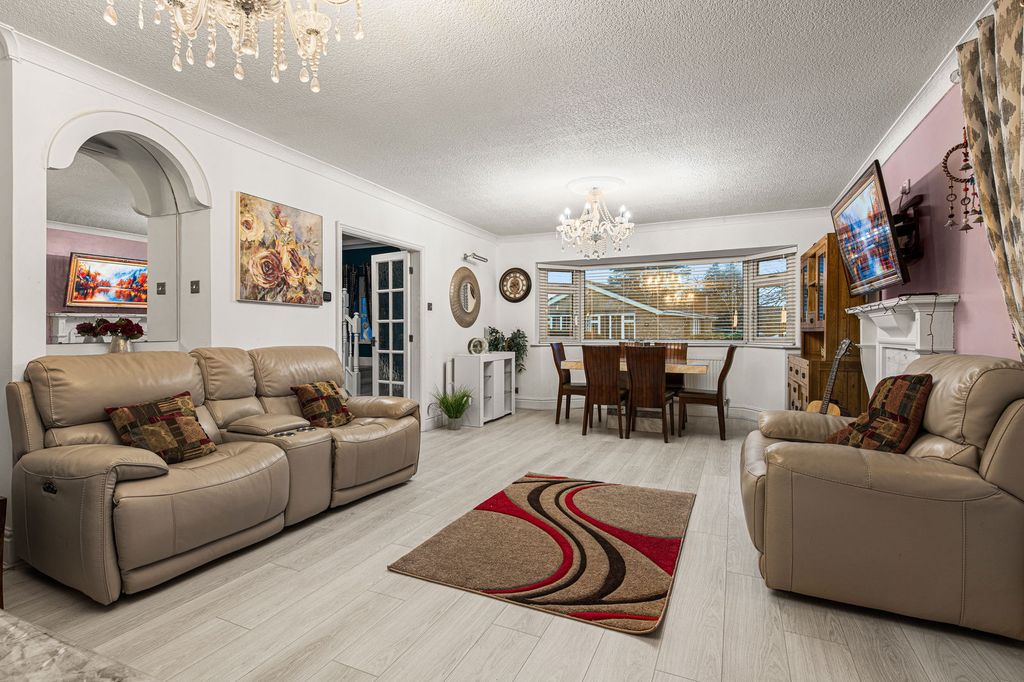 Property photo 2 of 27