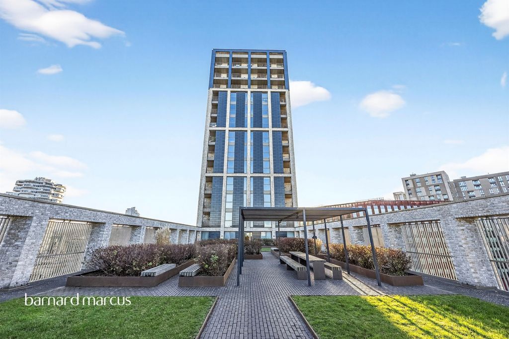 Property photo 2 of 21