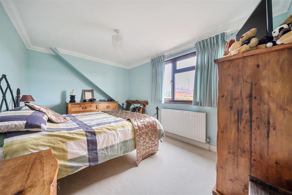 Additional image 16 of 4 bed property for salePortchester Road, Fareham PO16