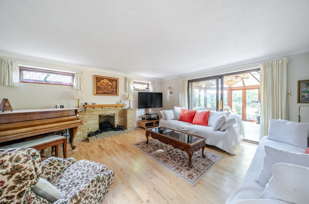 Property photo 2 of 28 1346886-13-68B01d...