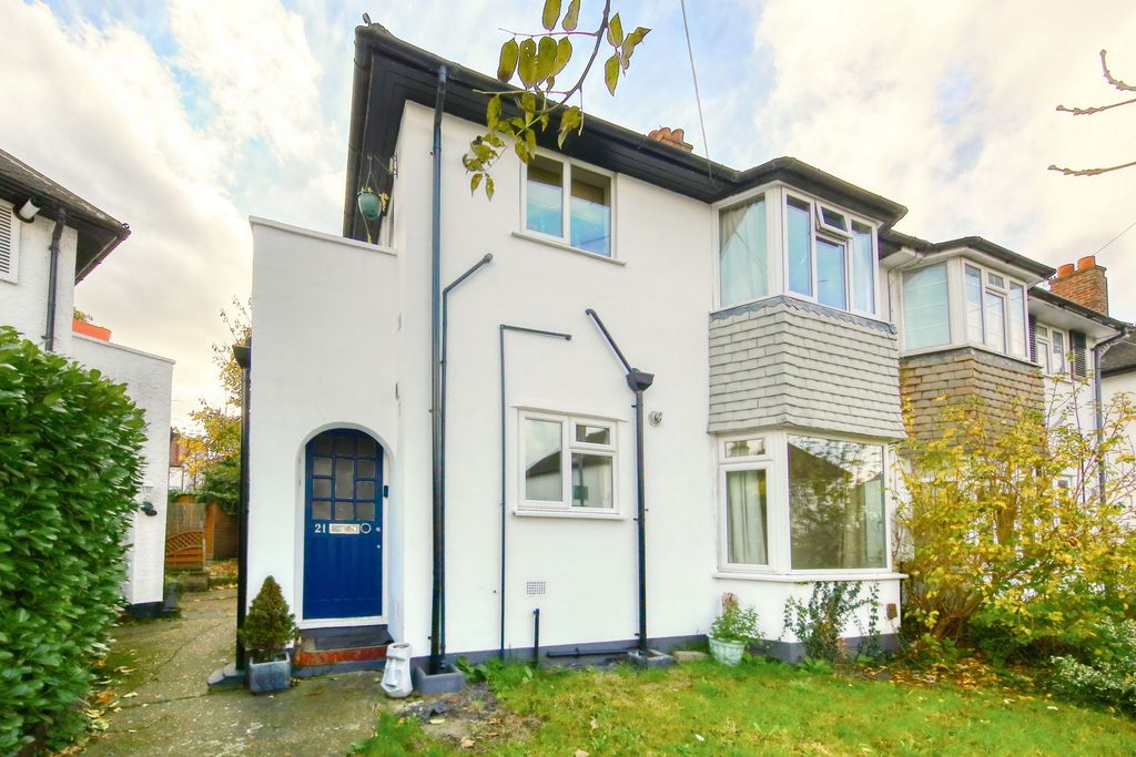 Property photo 1 of 8 Photo 9