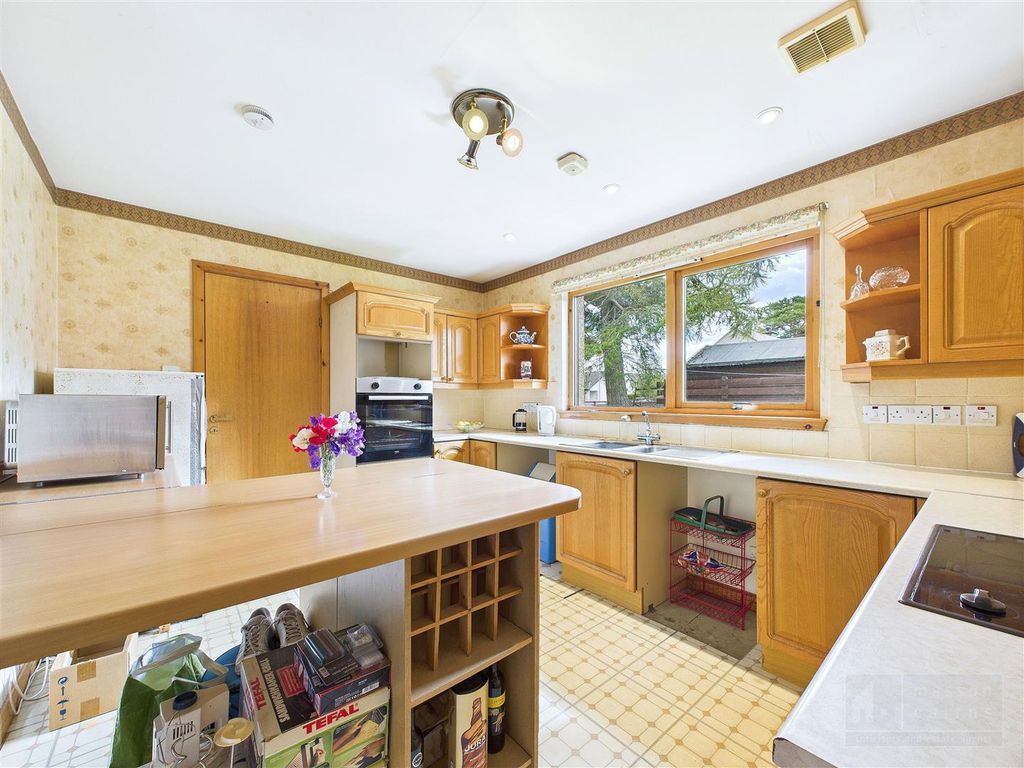 Property photo 3 of 35 Kitchen