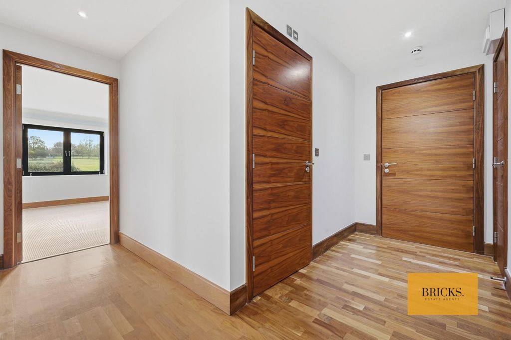 Property photo 3 of 25