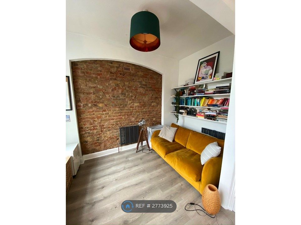 Property photo 1 of 10 Sitting Room Area