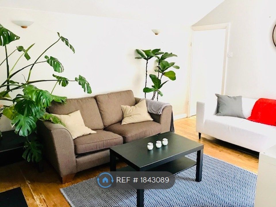 Property photo 1 of 14 Living Room