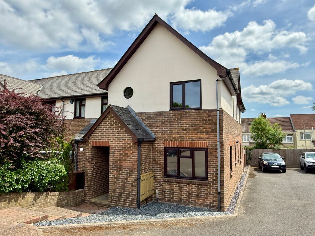 Property photo 1 of 9 Front