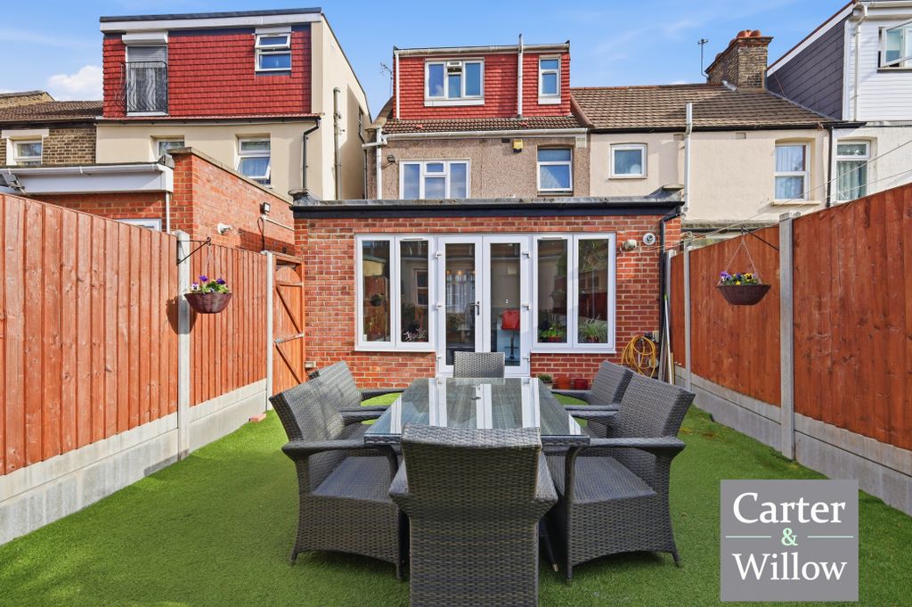 Property photo 2 of 25