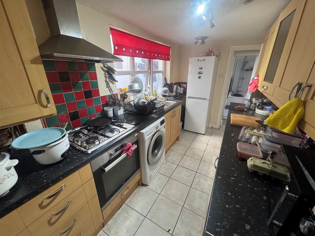 Property photo 2 of 10 Kitchen.Jpg