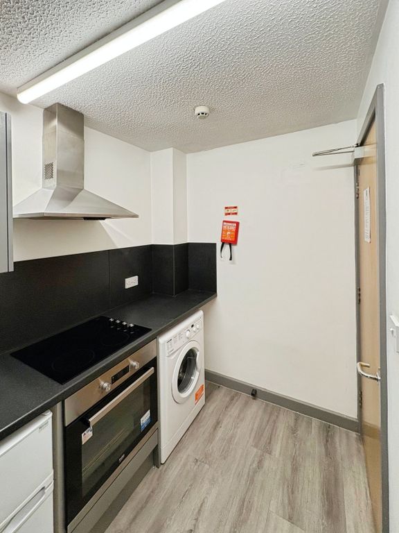 Property photo 3 of 6 Picture No. 06