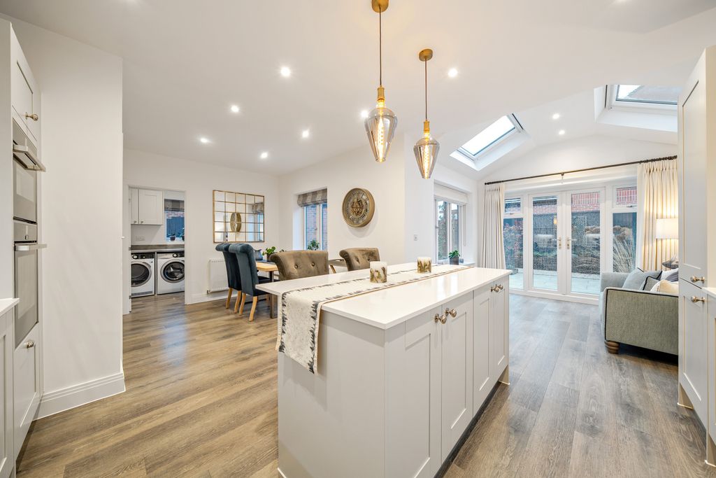 Property photo 2 of 36 Picture No. 70