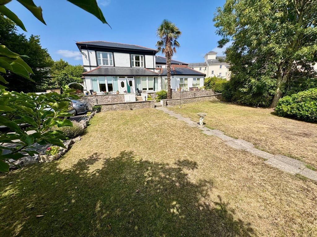 Property photo 1 of 32