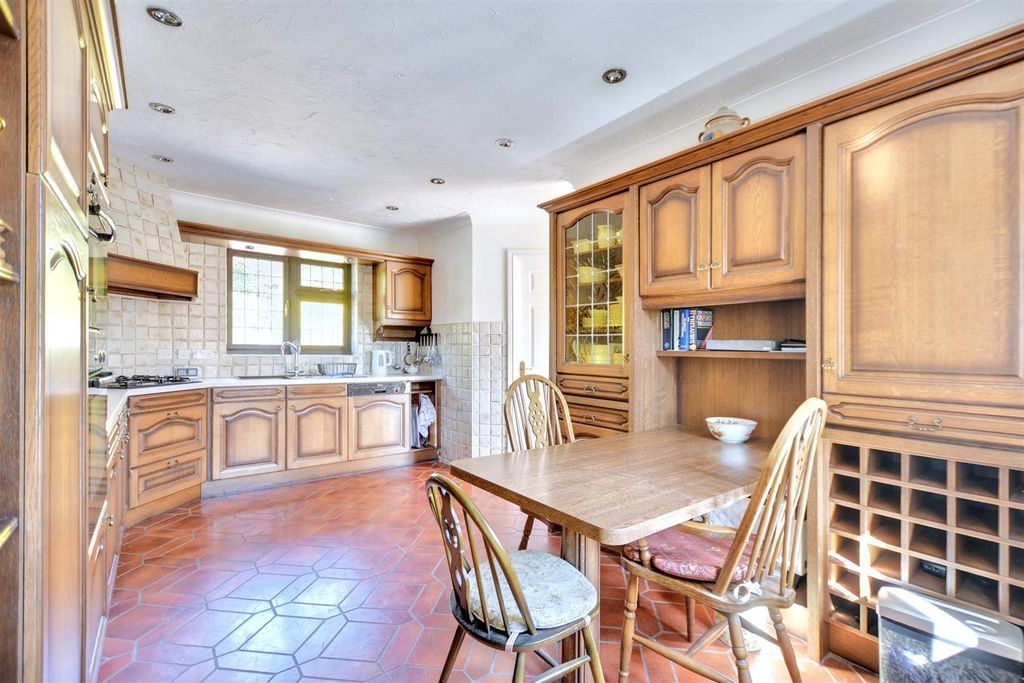 Property photo 3 of 35 Breakfast Kitchen