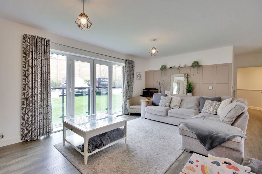 Property photo 2 of 13