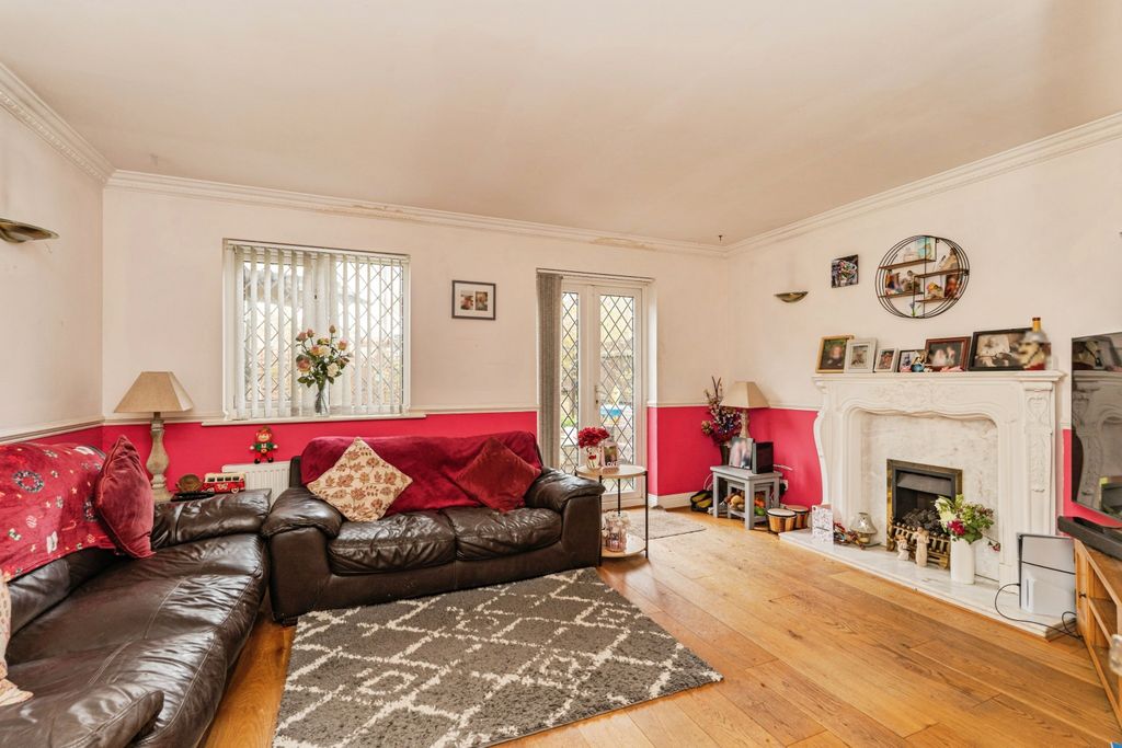 Property photo 2 of 12 2. Living Room