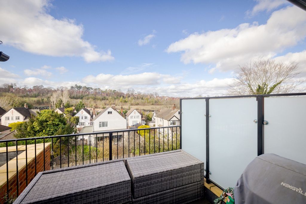 Additional image 11 of 3 bed flat for saleFairdene Road, Coulsdon CR5
