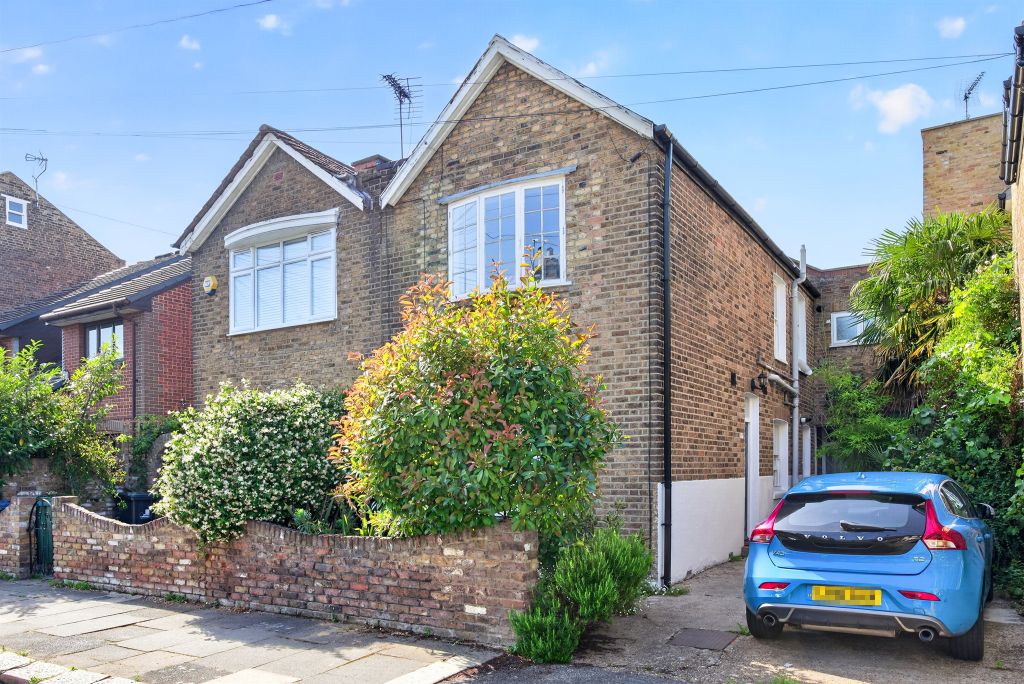 Property photo 1 of 12