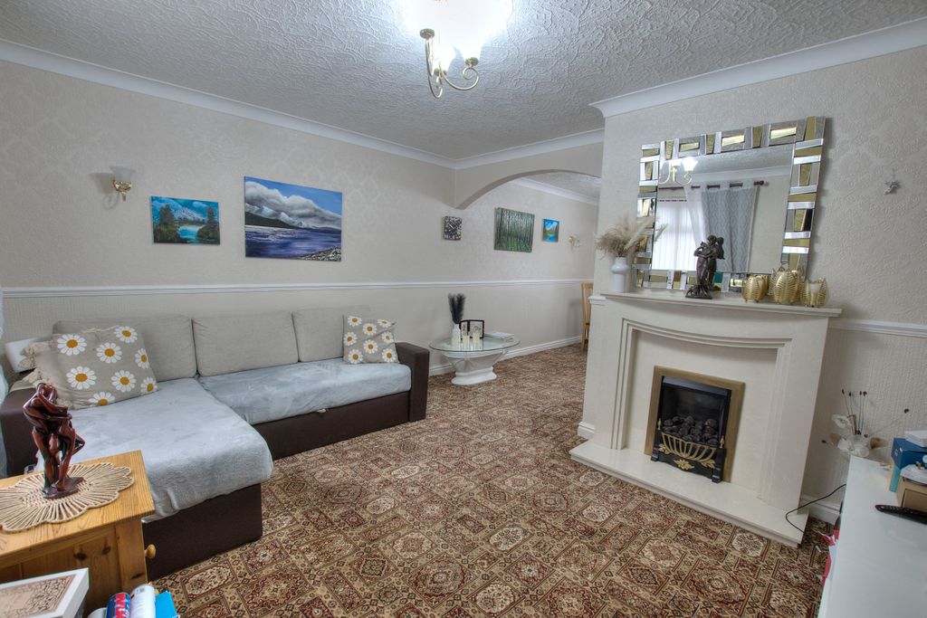 Property photo 2 of 21 2. Living Room