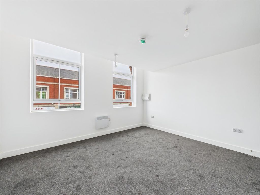 Property photo 3 of 18 Cam03844G0-Pr0330-Still007.Jpg