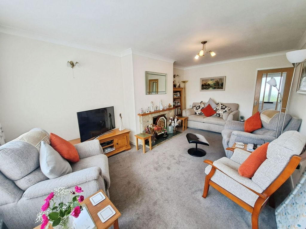Property photo 2 of 18
