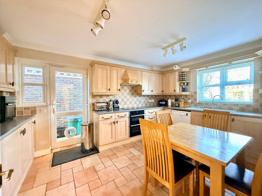 Property photo 2 of 37