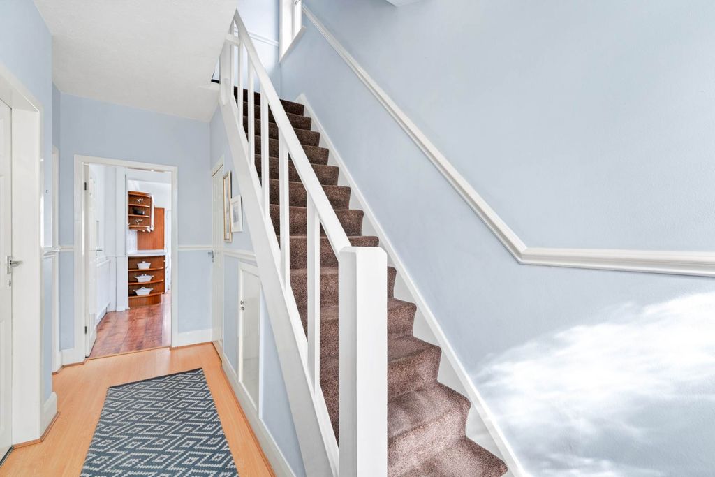 Property photo 2 of 24