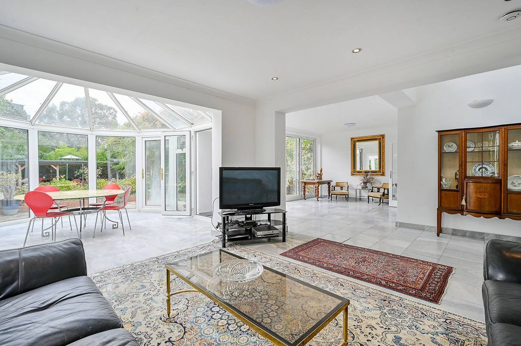 Property photo 3 of 33