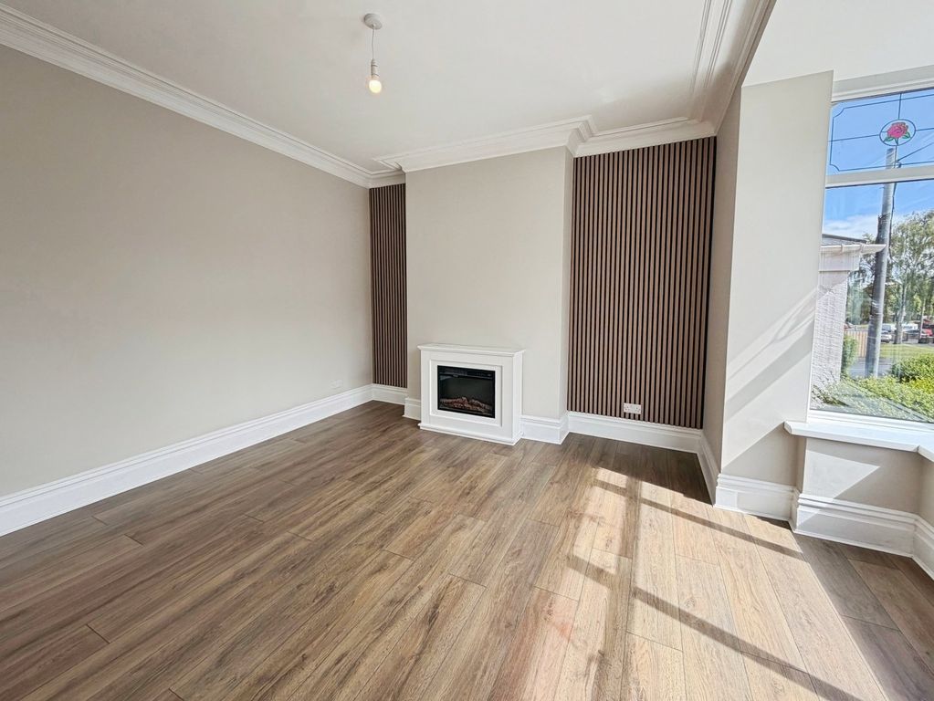 Property photo 3 of 18 Lounge