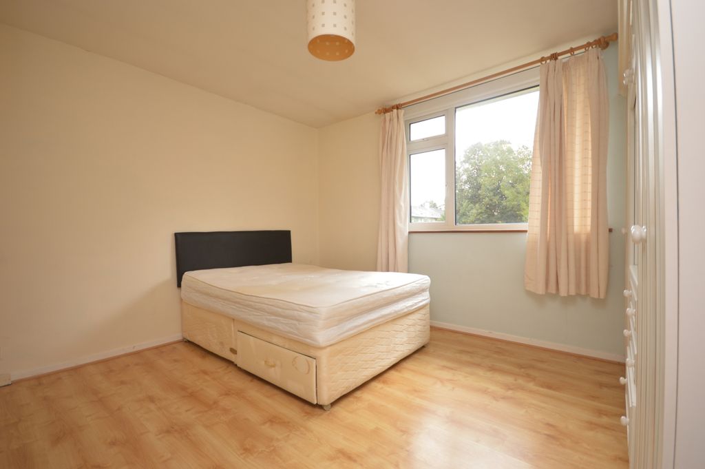 Property photo 3 of 12 Bedroom 1 (1)