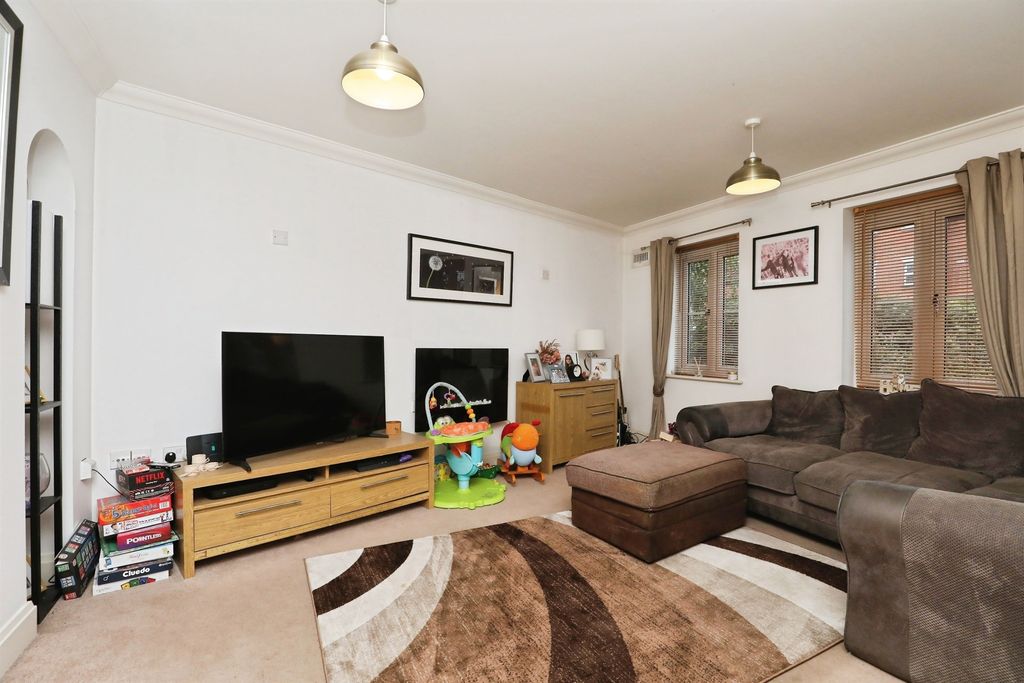 Property photo 2 of 17