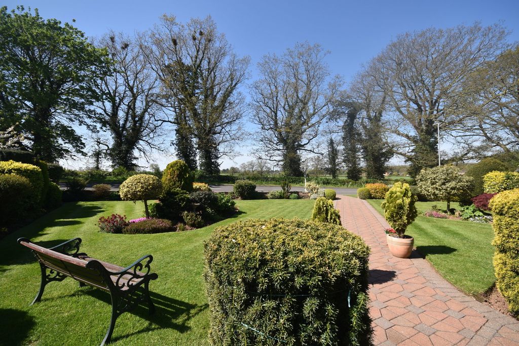 Property photo 2 of 25