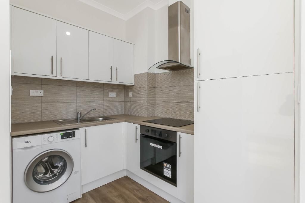 Property photo 3 of 19 Kitchen