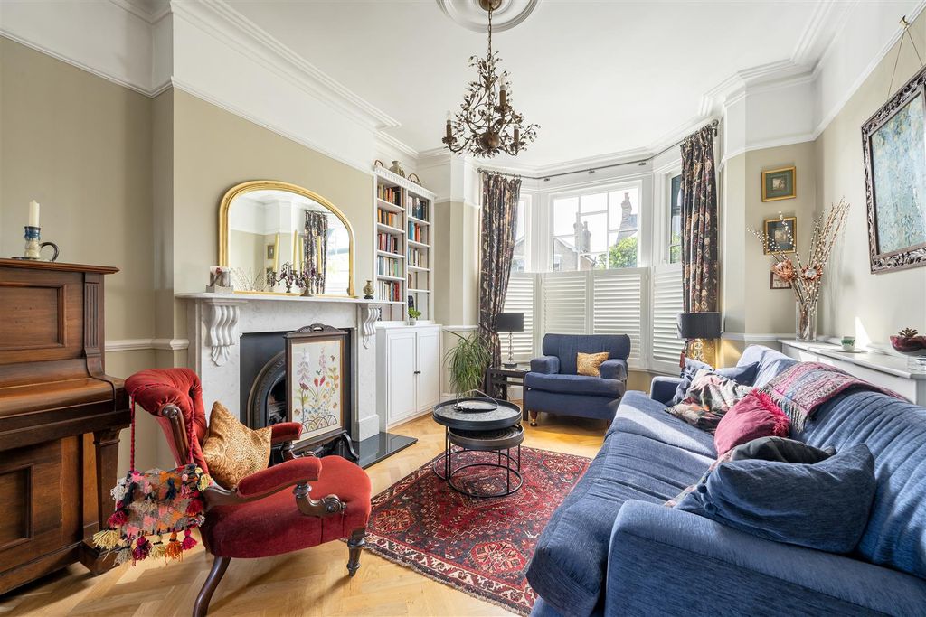 Property photo 2 of 39 Derby Road, E18