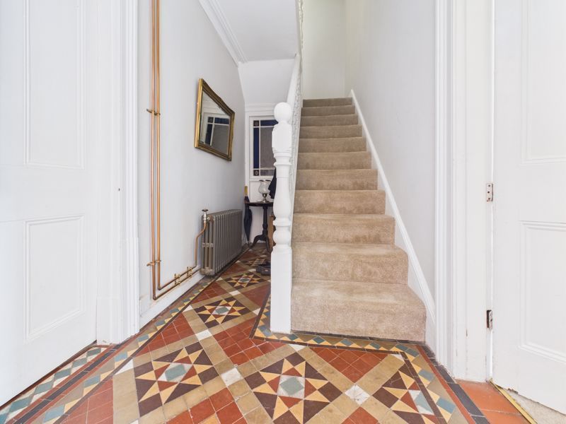 Property photo 3 of 19 Entrance Hall