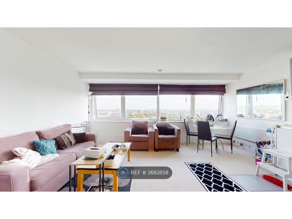 Property photo 2 of 11 Lounge