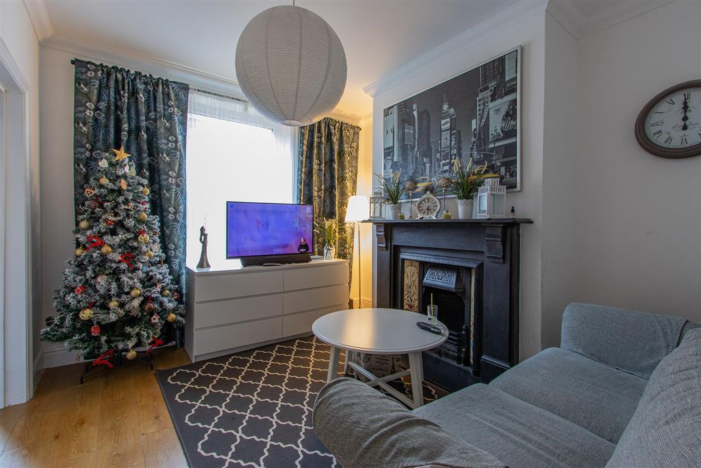 Property photo 2 of 12 Cymmer Street 30, A-5.Jpg