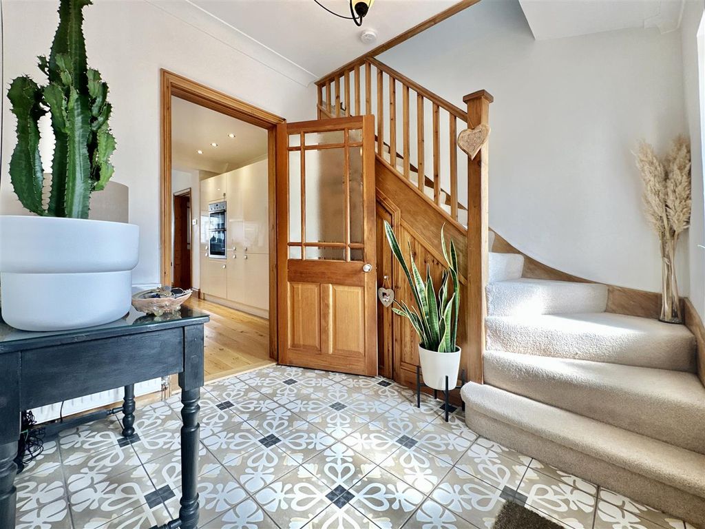 Property photo 3 of 20 Entrance Hall.Jpg