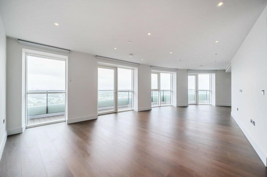 Property photo 3 of 34 Cassini Tower