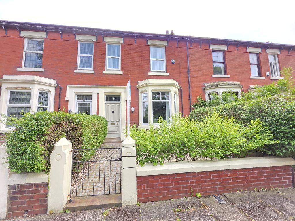 Property photo 2 of 35