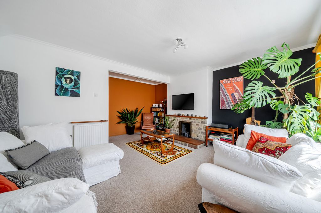 Property photo 3 of 17