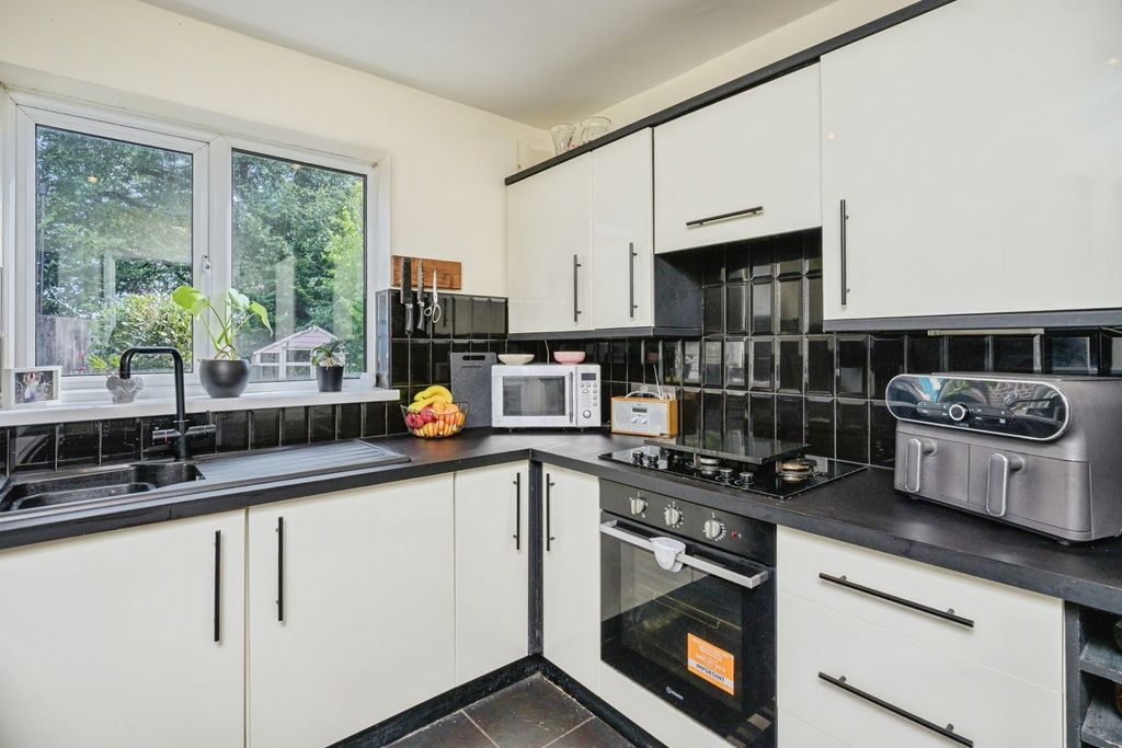Property photo 2 of 16 Pbox-Img.Jpg