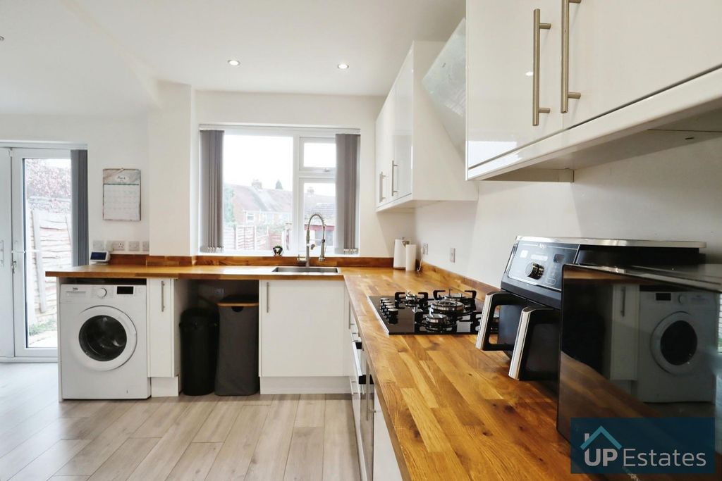 Property photo 3 of 14 Kitchen