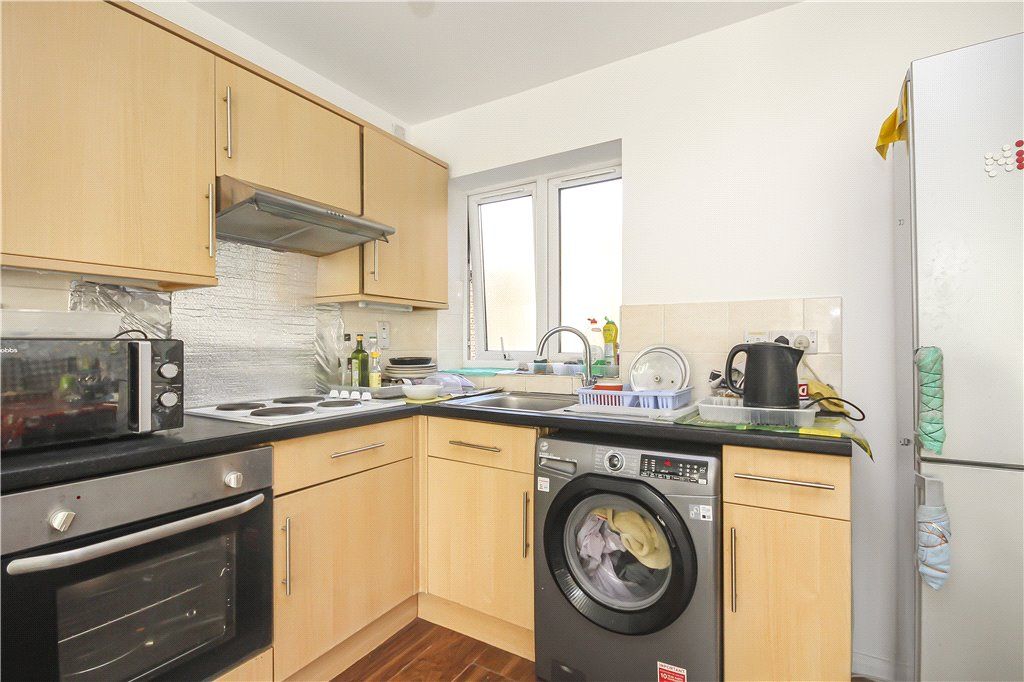 Property photo 2 of 11 Kitchen