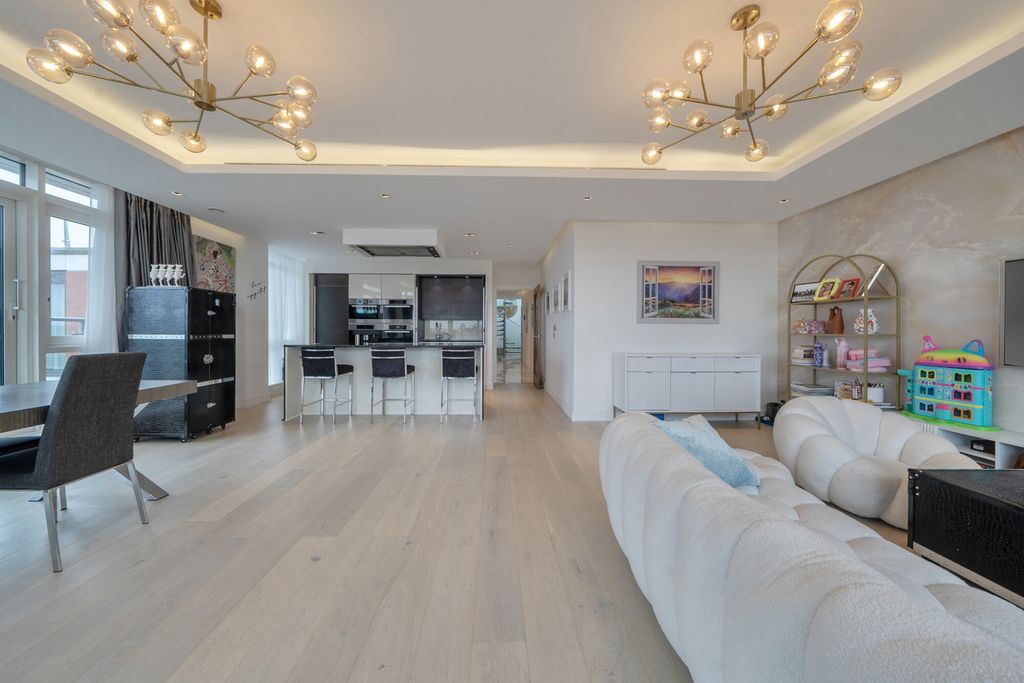 Property photo 2 of 24 1404407-7-697762c...