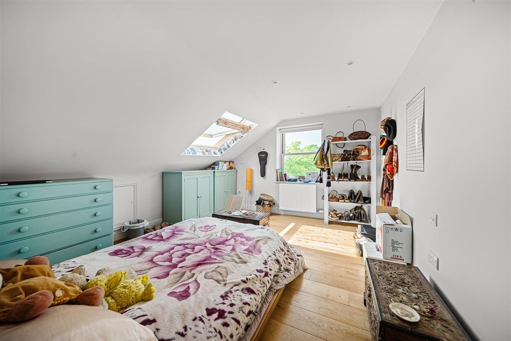 Property photo 3 of 15 Ingall House-05.Jpg