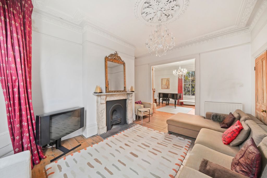 Property photo 1 of 26 Six Bedroom House For Sale