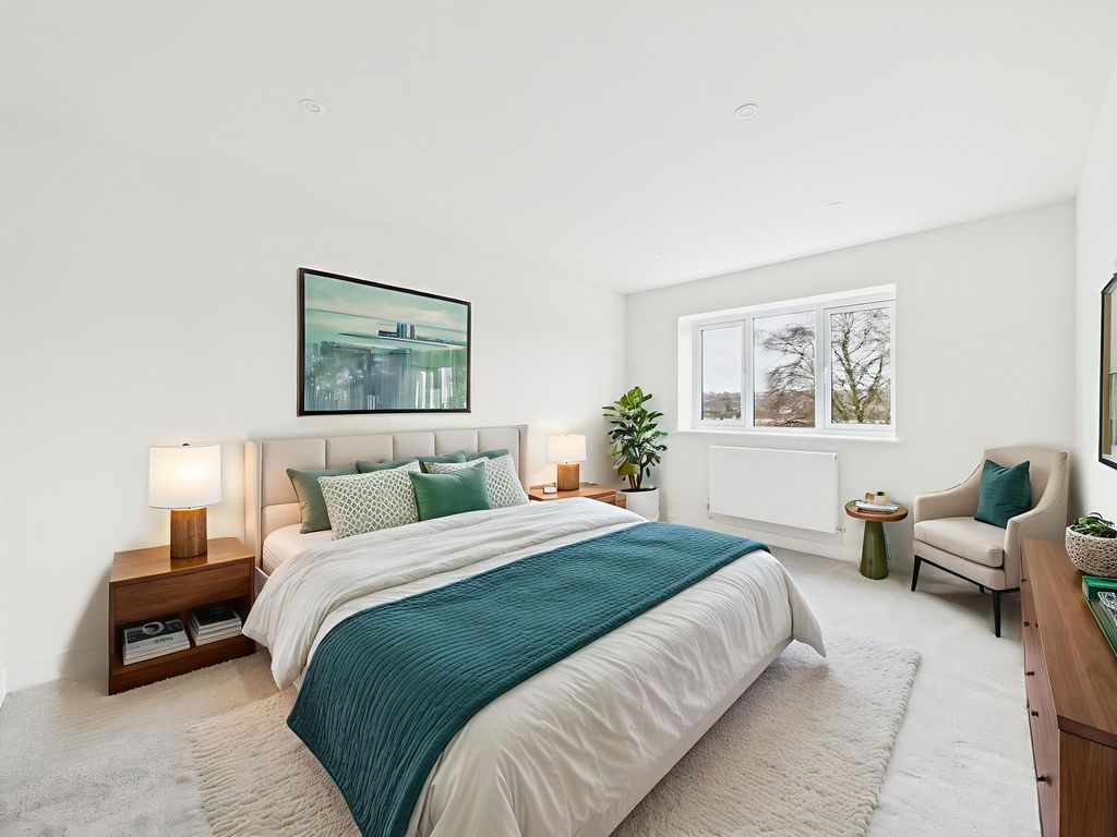 Property photo 3 of 32 Principal Bedroom (Virtually Furnished)