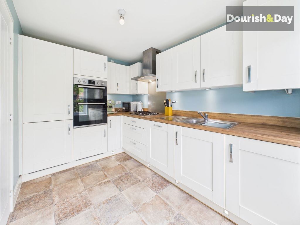 Property photo 2 of 14 Kitchen