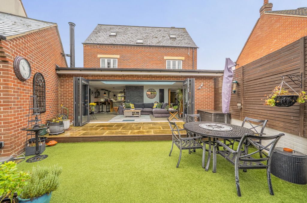 Property photo 1 of 22 15292571